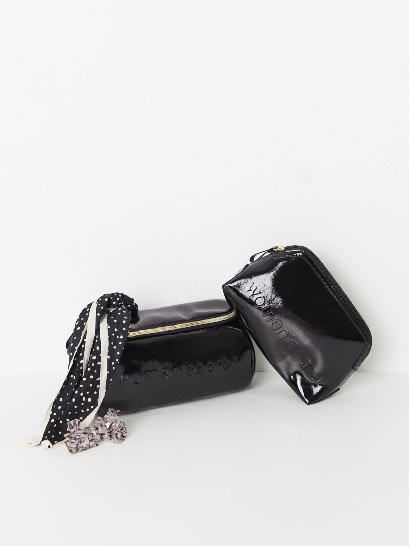 Средняя косметичка из лакированной кожи Women'secret модель 4848838-01 Фото