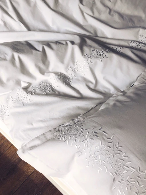 Підковдра біла з вишитими гілками Cozy модель 8009247 Фото