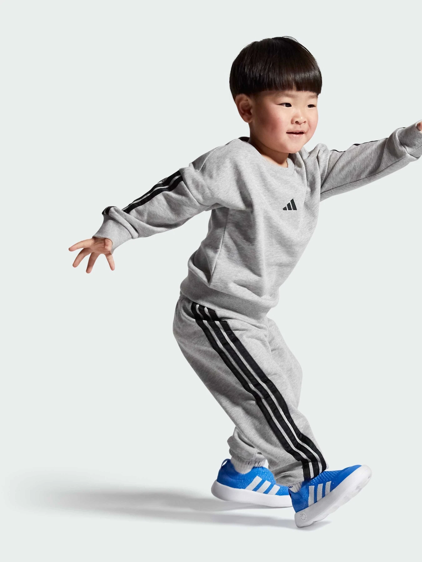 Кросівки Adidas модель IH1265 Кросівки Adidas модель IH1265 Фото