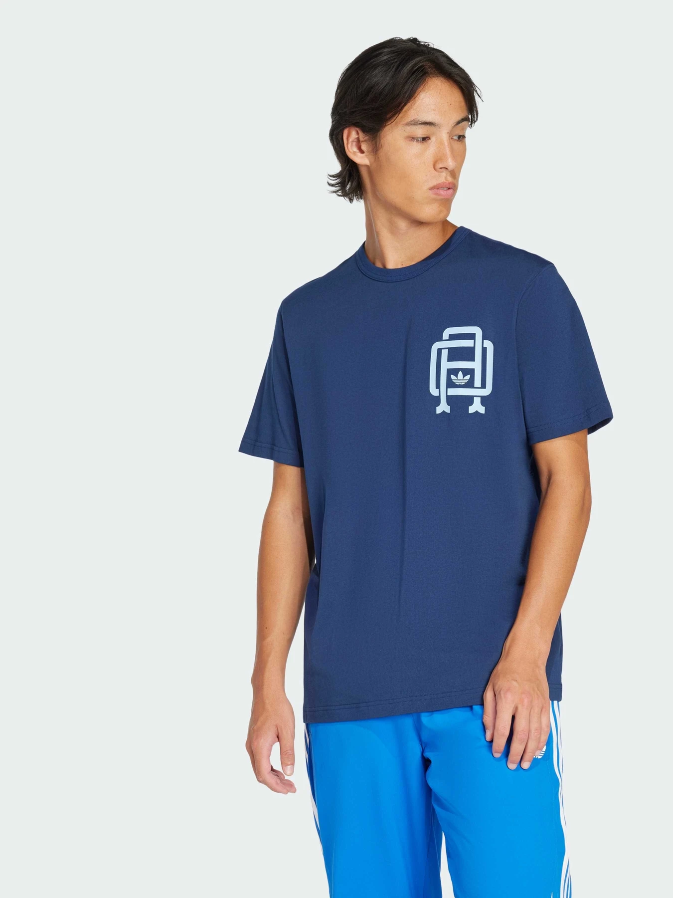 Футболки і поло Adidas Graphics модель JD3307 Футболки і поло Adidas Graphics модель JD3307 Фото