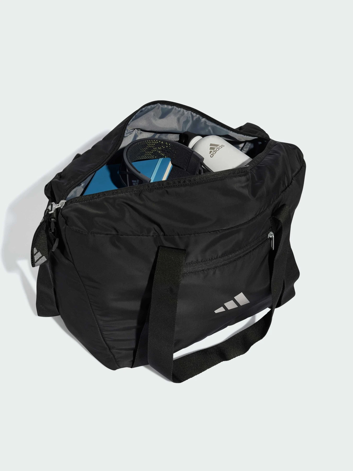 Сумки Adidas Культовые силуэты модель JE3223 Сумки Adidas Культовые силуэты модель JE3223 Фото