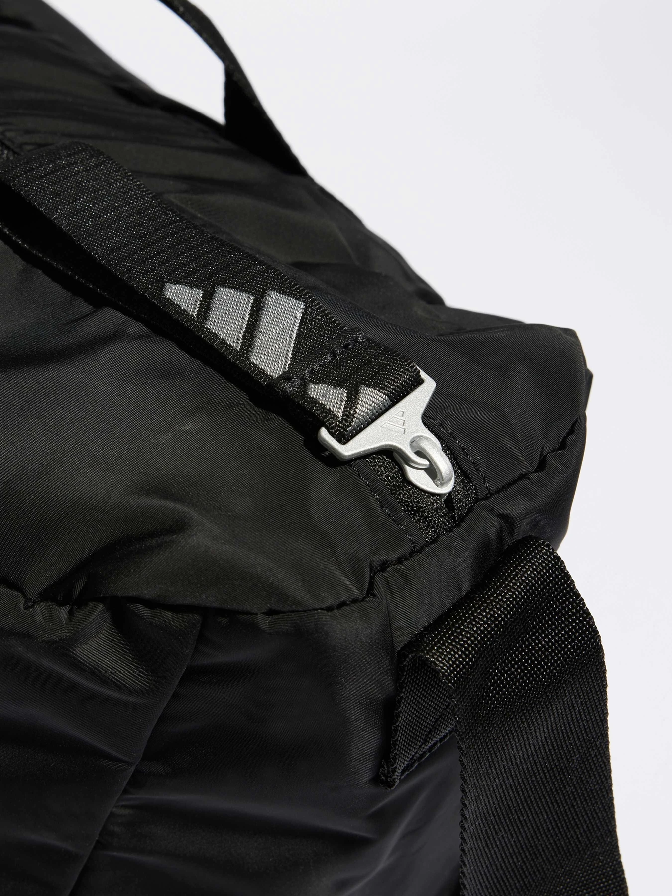Сумки Adidas Культовые силуэты модель JE3223 Сумки Adidas Культовые силуэты модель JE3223 Фото