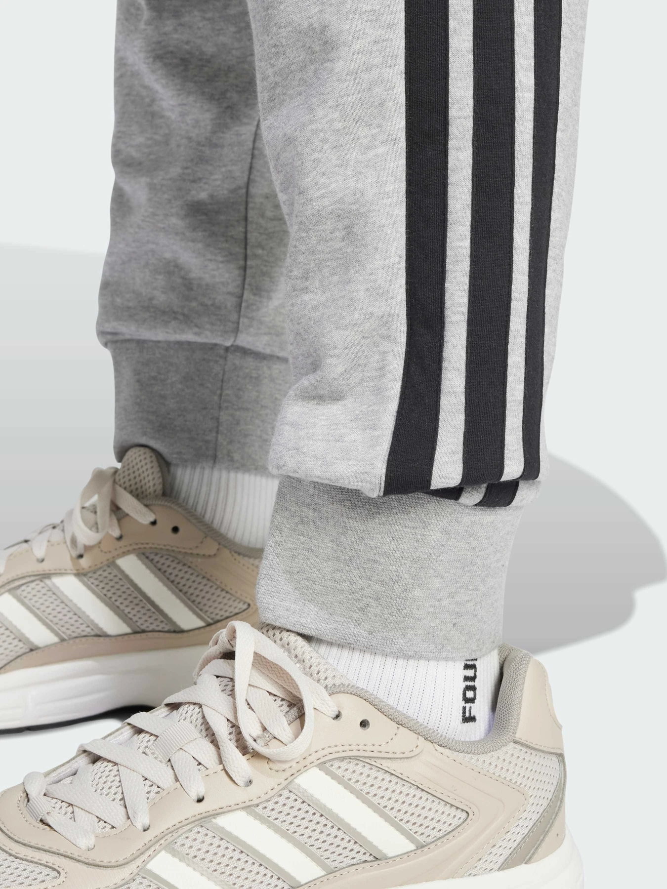 Брюки Adidas модель JE6346 Брюки Adidas модель JE6346 Фото