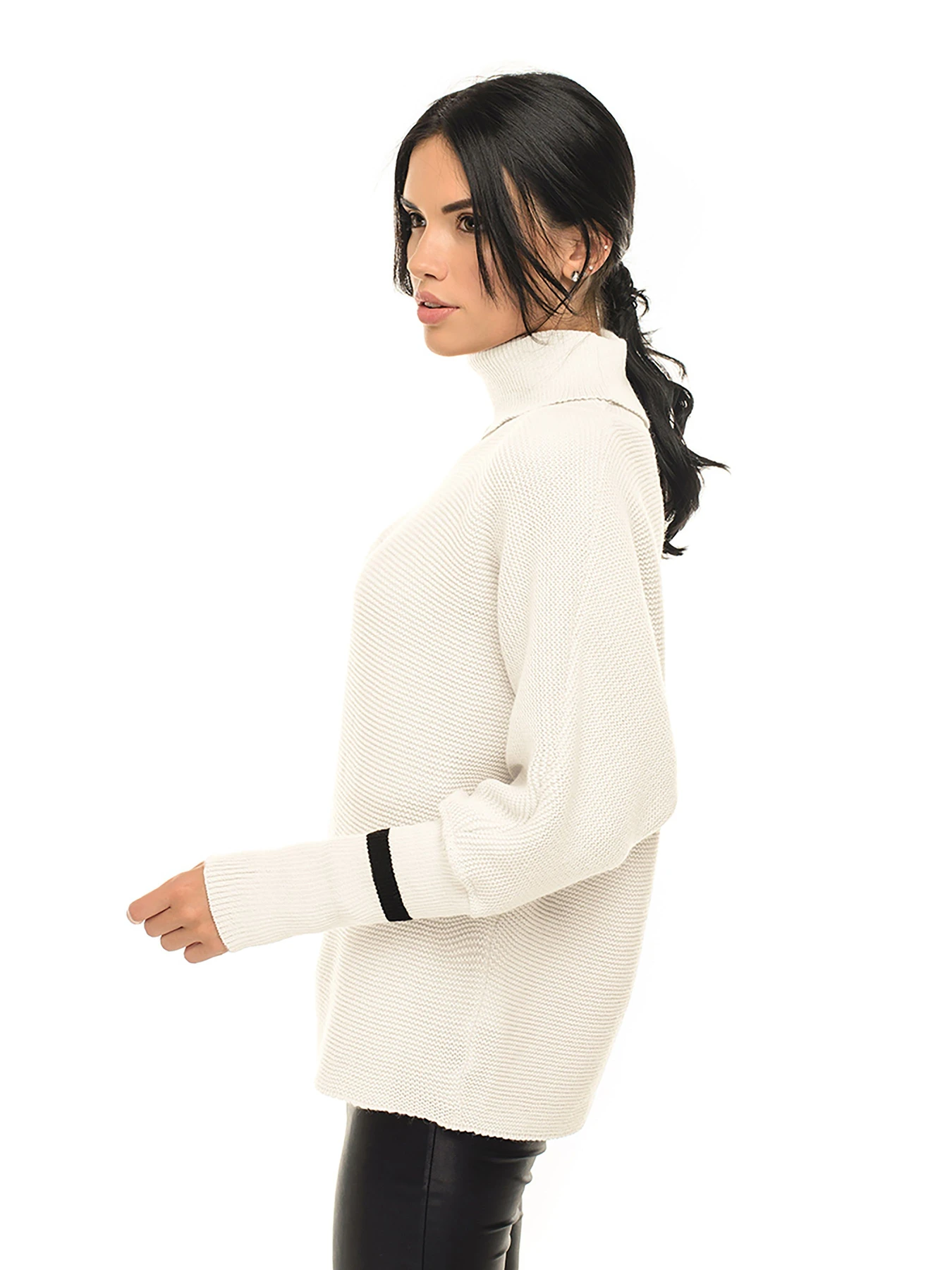 Свитры и кардиганы SVTR модель 4540milkyWSWTSVTR Свитры и кардиганы SVTR модель 4540milkyWSWTSVTR Фото