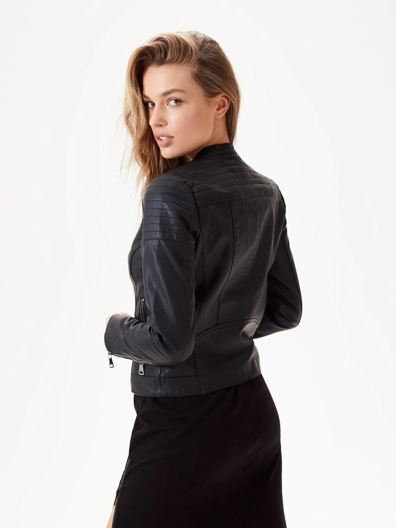 Куртки и дубленки DIVERSE Kirsi модель 10037407 Куртки и дубленки DIVERSE Kirsi модель 10037407 Фото