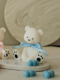 Фігурна свічка "Ведмедик", парфумована, з натурального оливкового воску Candle Design модель 140.2002 Фото