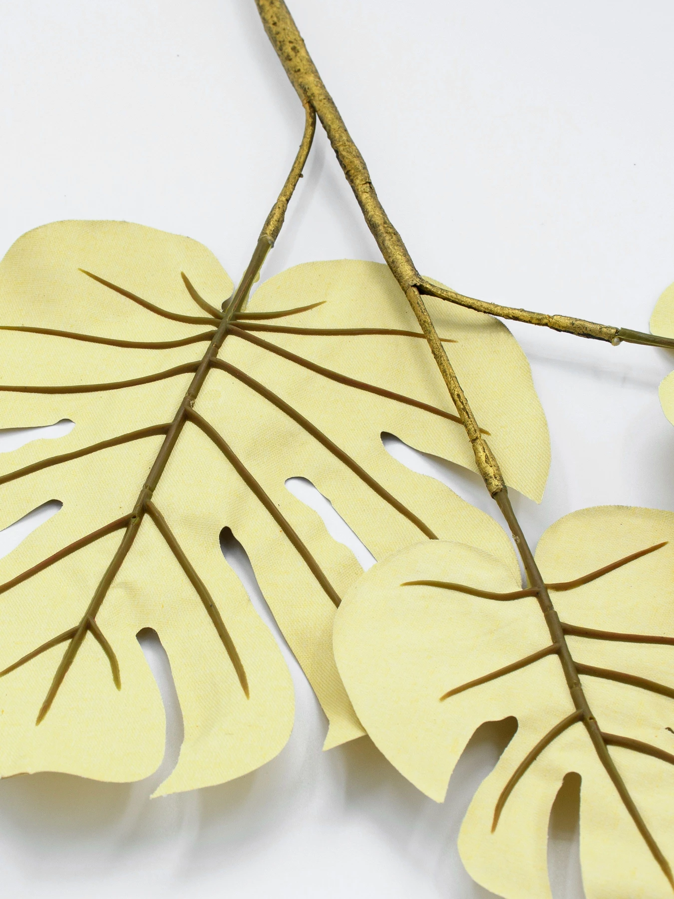 Искусственная ветка "Monstera", золото Engard модель TW-20 Искусственная ветка "Monstera", золото Engard модель TW-20 Фото