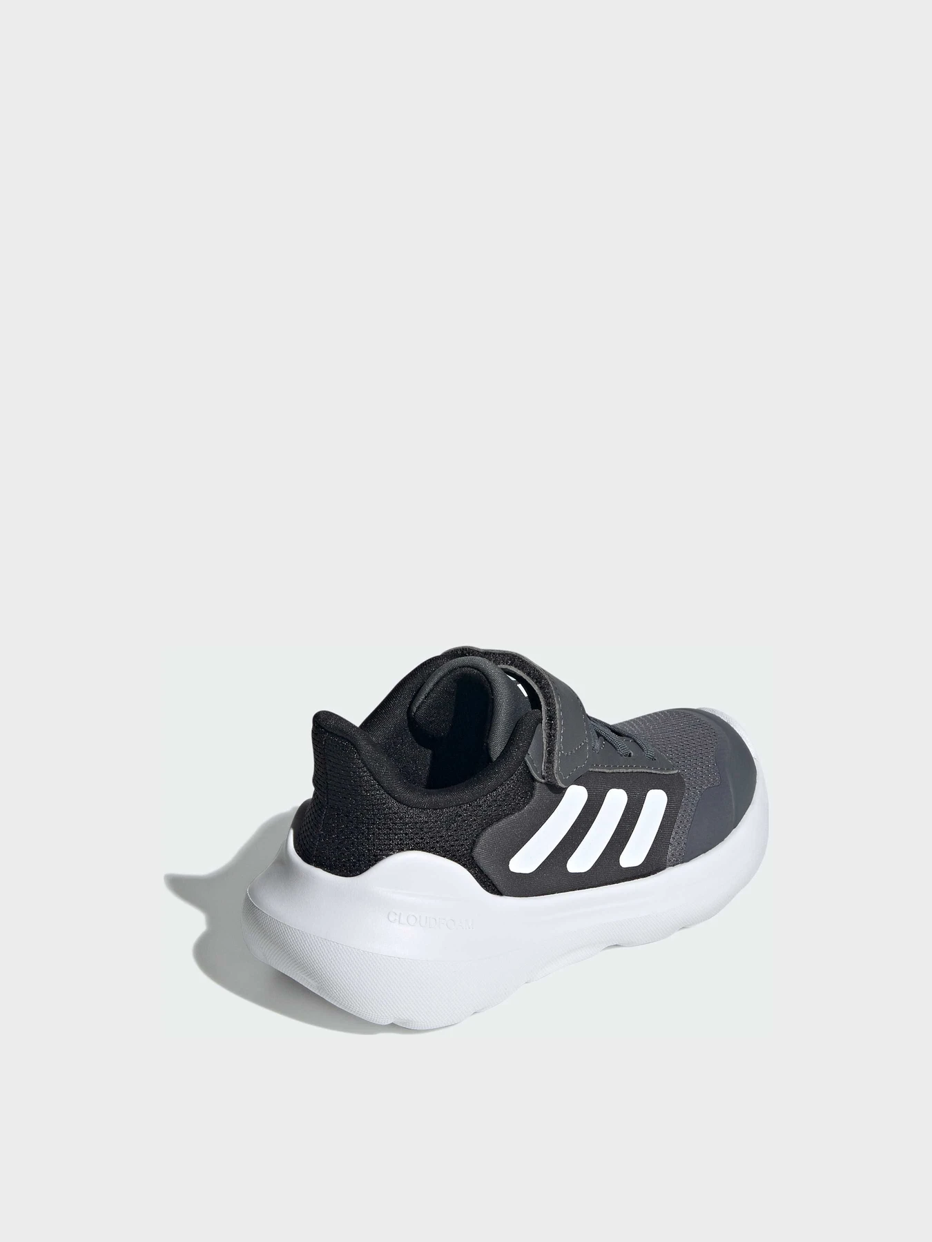 Кроссовки Adidas модель IE5986 Кроссовки Adidas модель IE5986 Фото