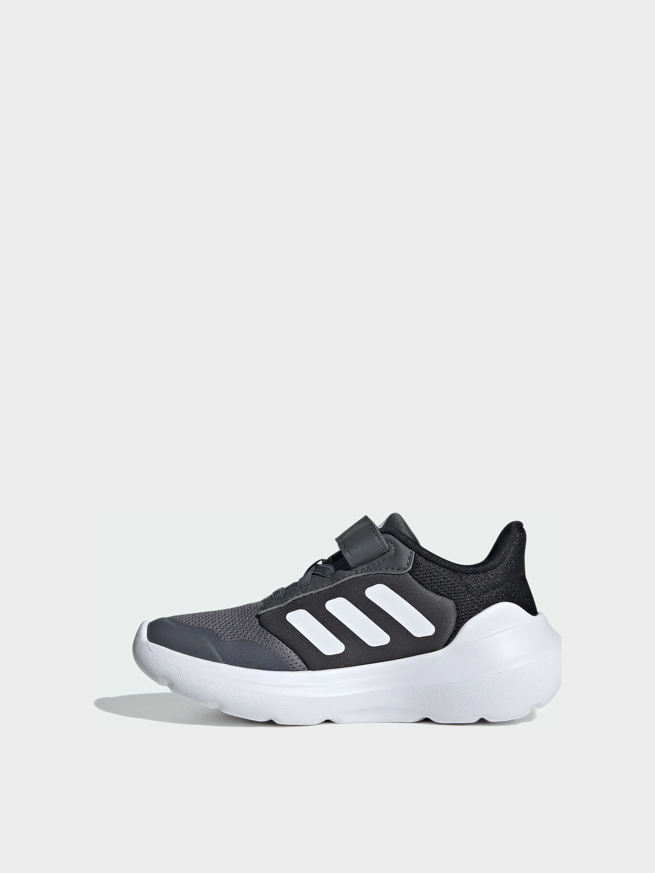 Кроссовки Adidas модель IE5986 Кроссовки Adidas модель IE5986 Фото