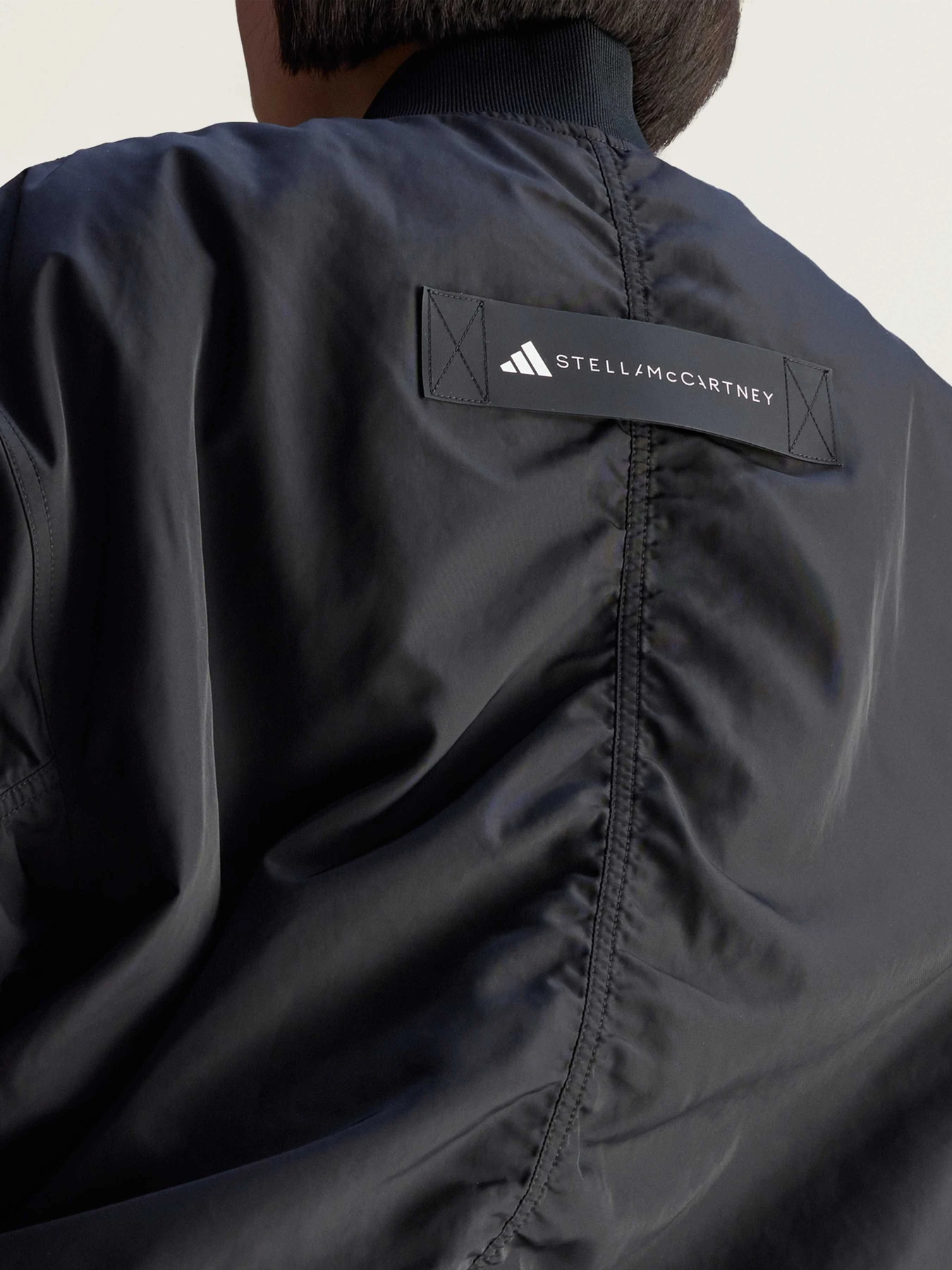 Куртки та дублянки Adidas модель JF8466 Фото
