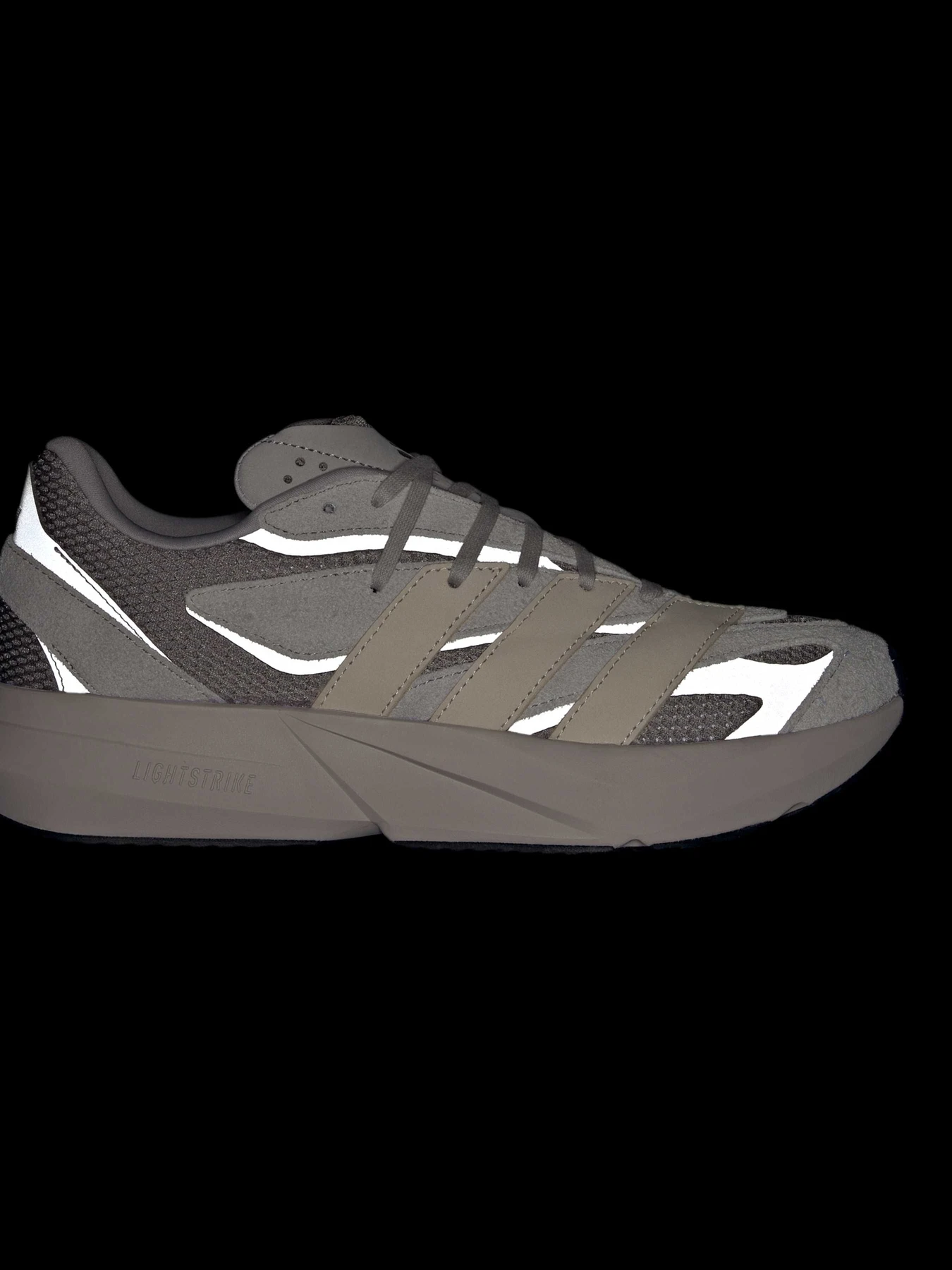 Кроссовки Adidas модель JQ9973 Кроссовки Adidas модель JQ9973 Фото