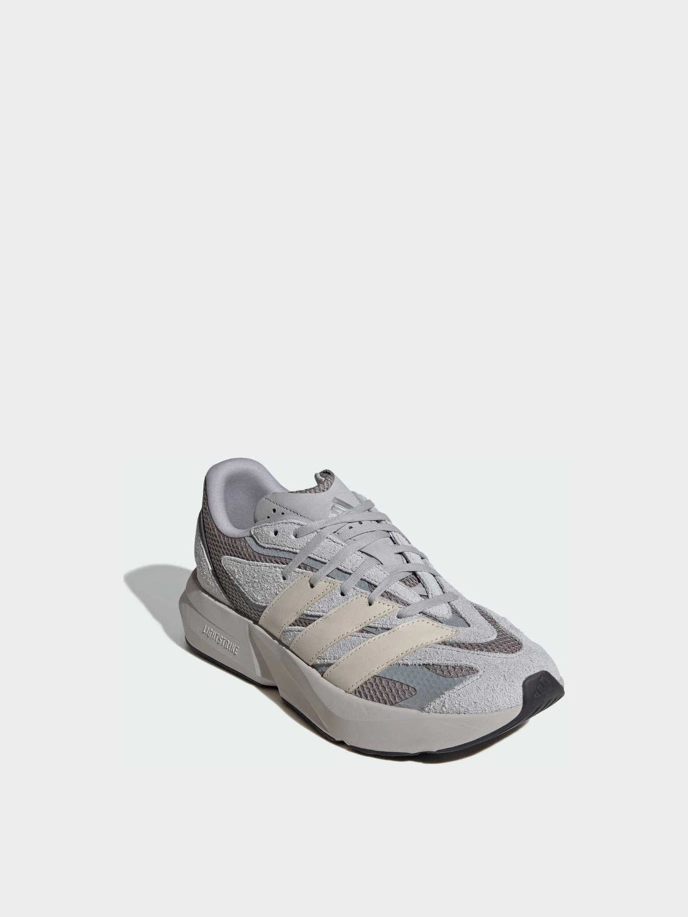 Кроссовки Adidas модель JQ9973 Кроссовки Adidas модель JQ9973 Фото