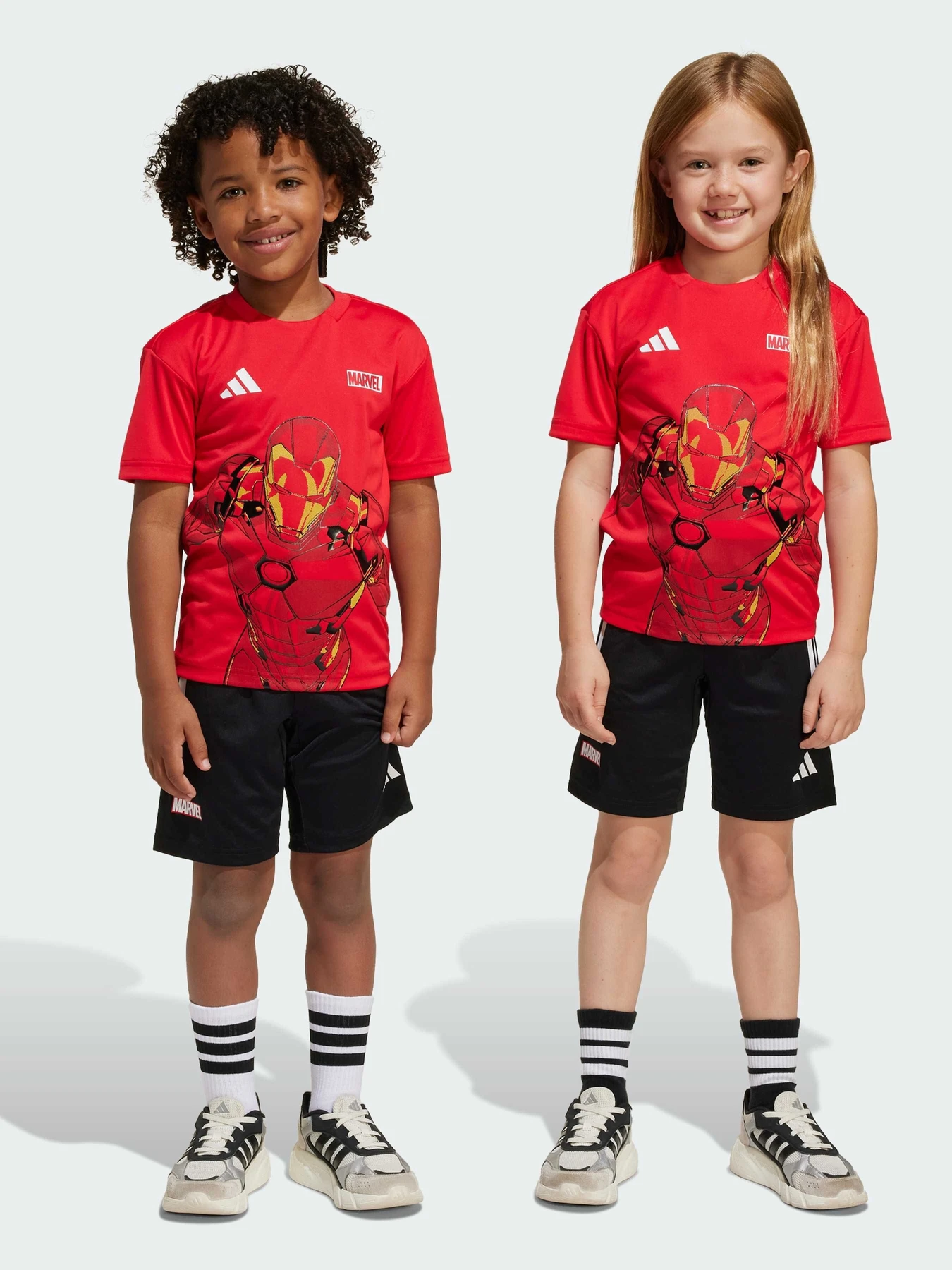 Костюмы Adidas Marvel модель JF3656 Костюмы Adidas Marvel модель JF3656 Фото