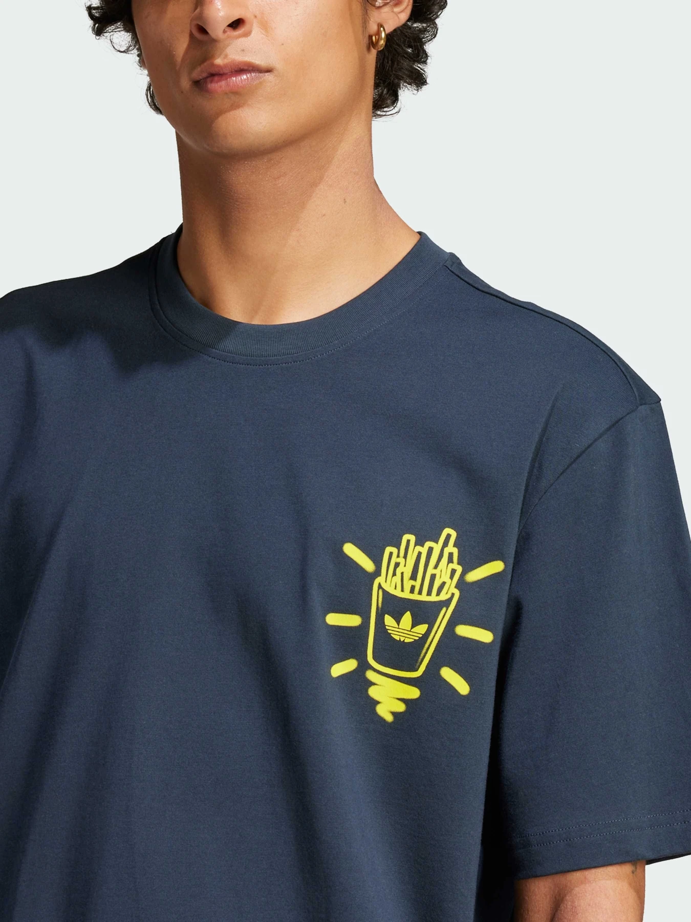 Футболки і поло Adidas Graphics модель JP4500 Футболки і поло Adidas Graphics модель JP4500 Фото