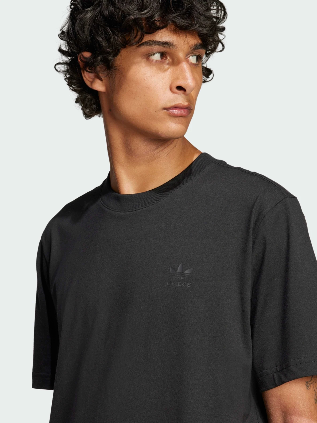 Футболки і поло Adidas Graphics модель JP0193 Футболки і поло Adidas Graphics модель JP0193 Фото