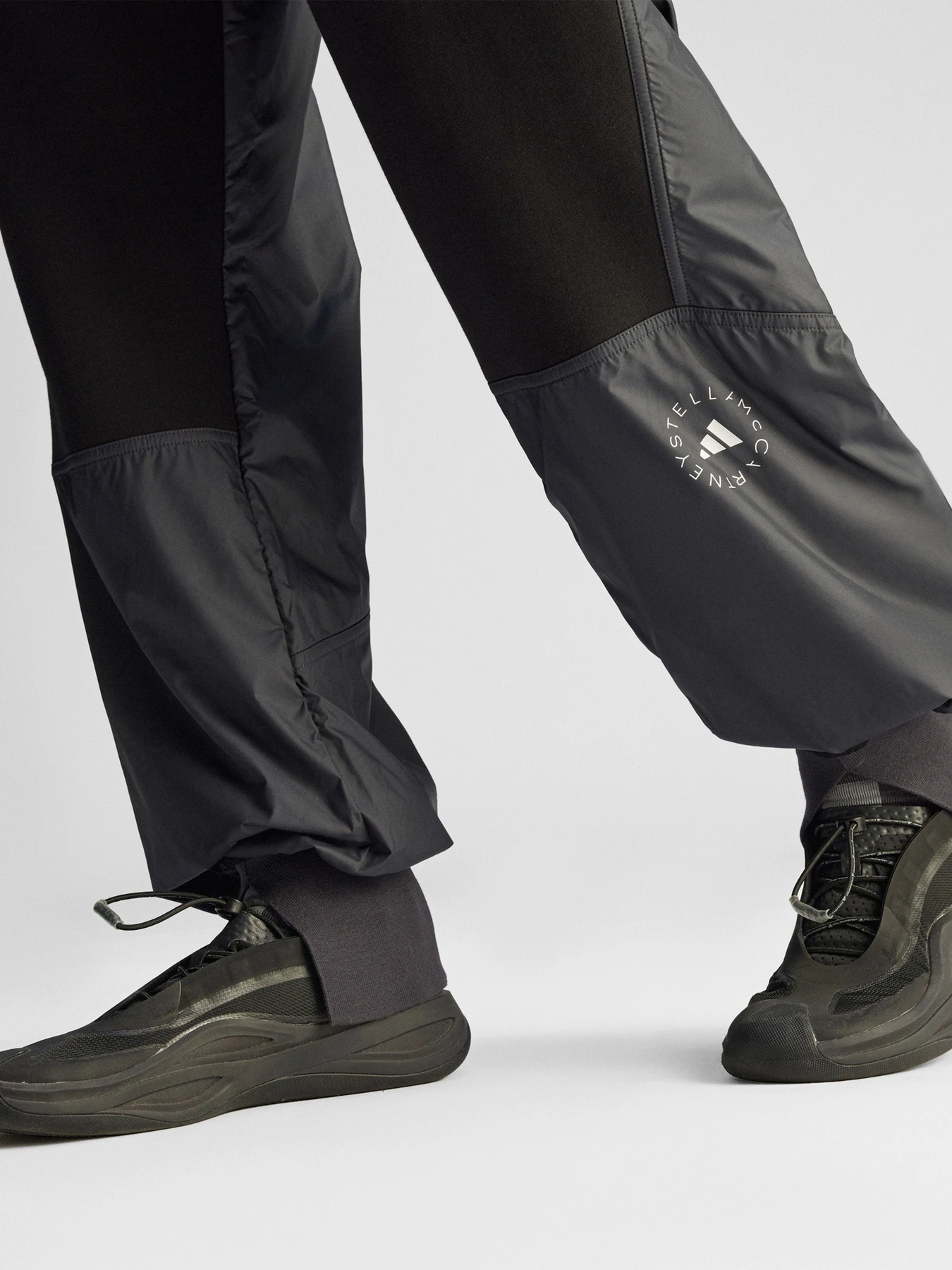Брюки Adidas модель JG5782 Брюки Adidas модель JG5782 Фото