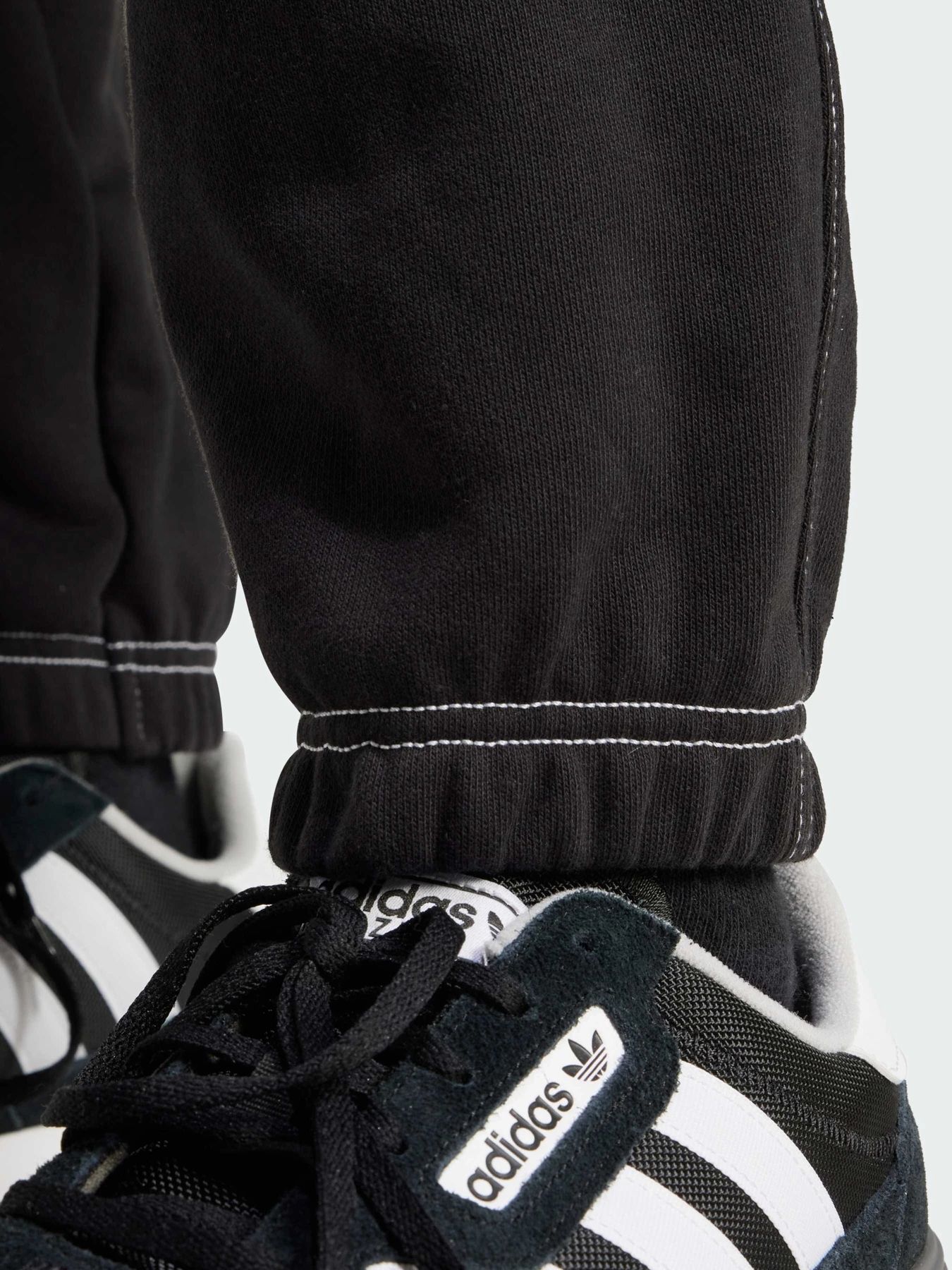 Брюки Adidas Graphics модель JP4487 Фото
