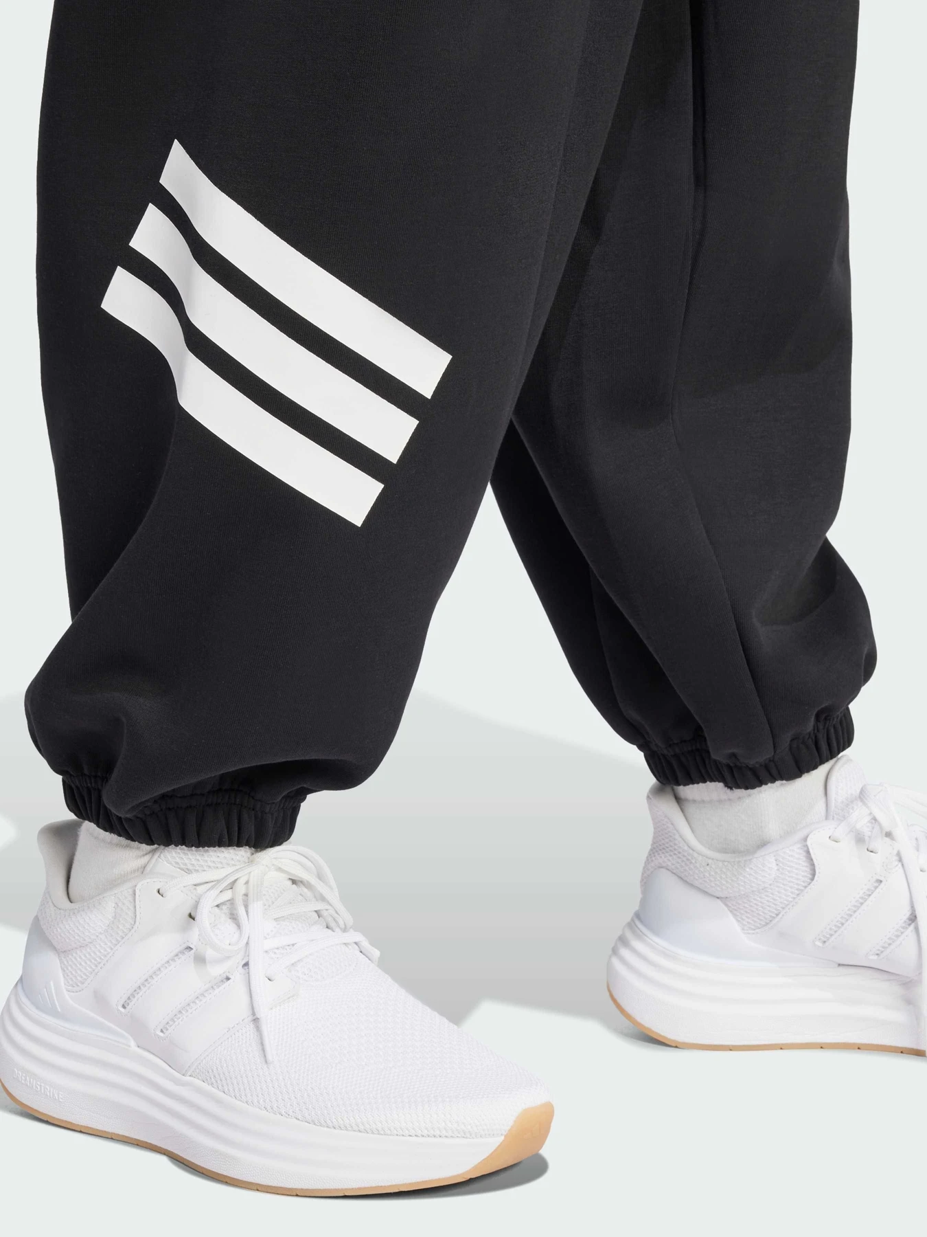 Брюки Adidas 3 Stripes модель JE0141 Фото