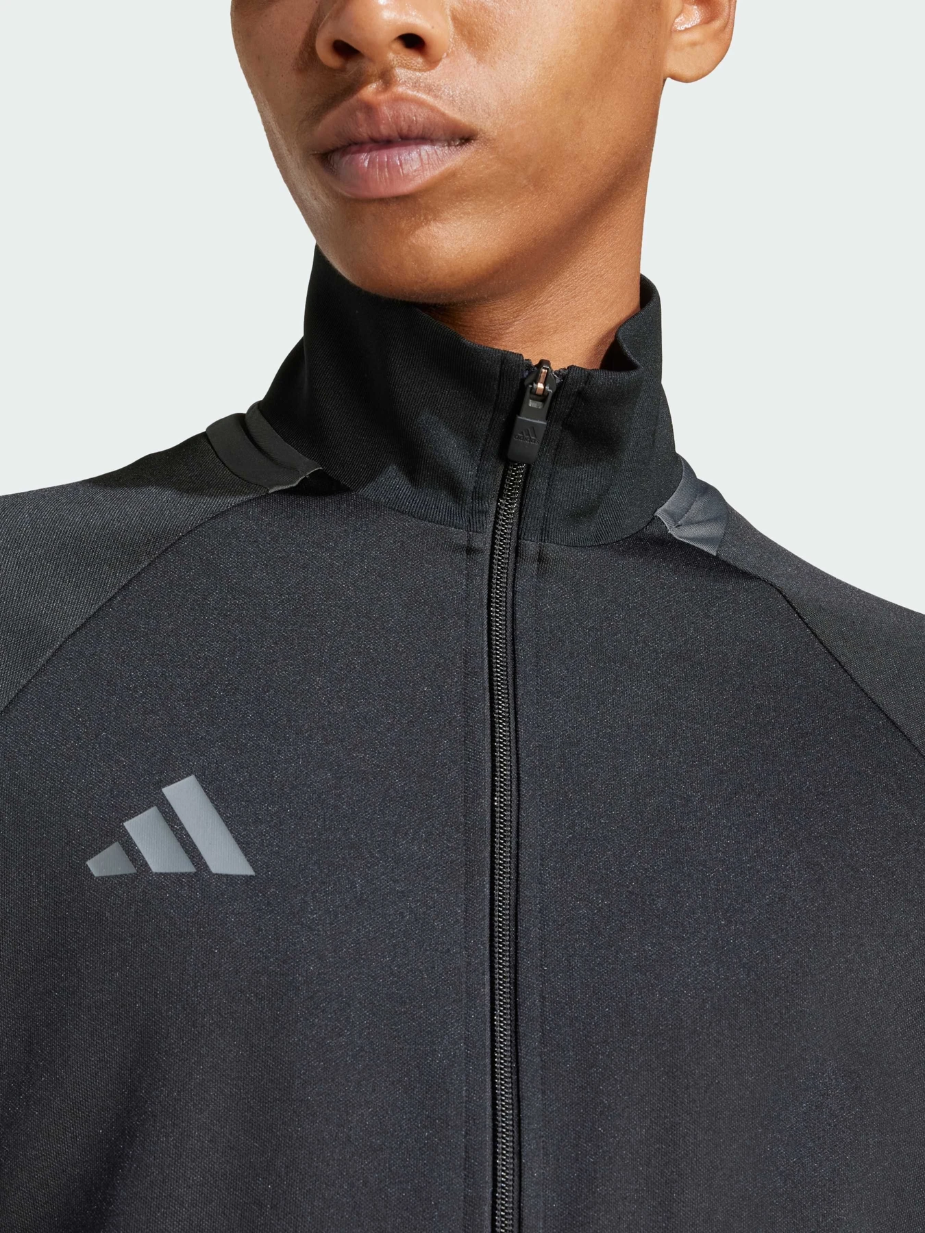 Костюмы Adidas 3 Stripes модель IW9220 Костюмы Adidas 3 Stripes модель IW9220 Фото