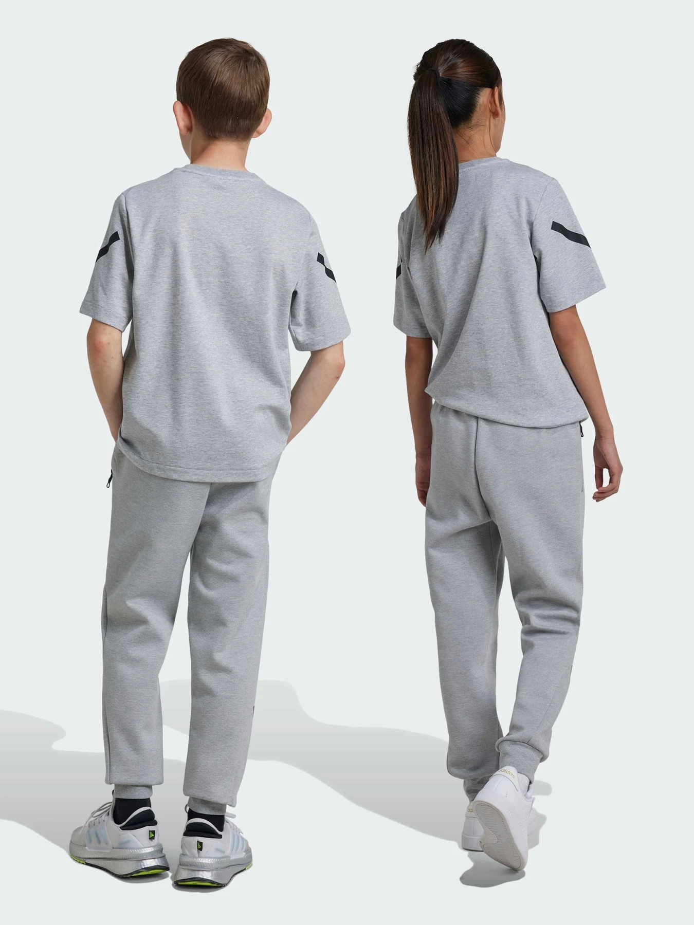 Брюки Adidas ZNE модель JI7543 Брюки Adidas ZNE модель JI7543 Фото