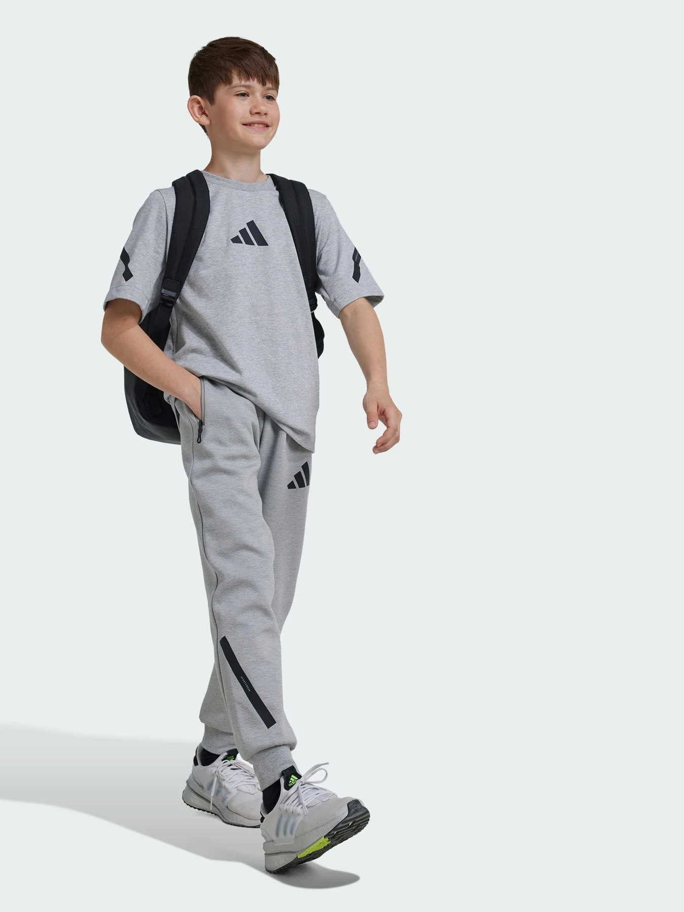 Брюки Adidas ZNE модель JI7543 Брюки Adidas ZNE модель JI7543 Фото