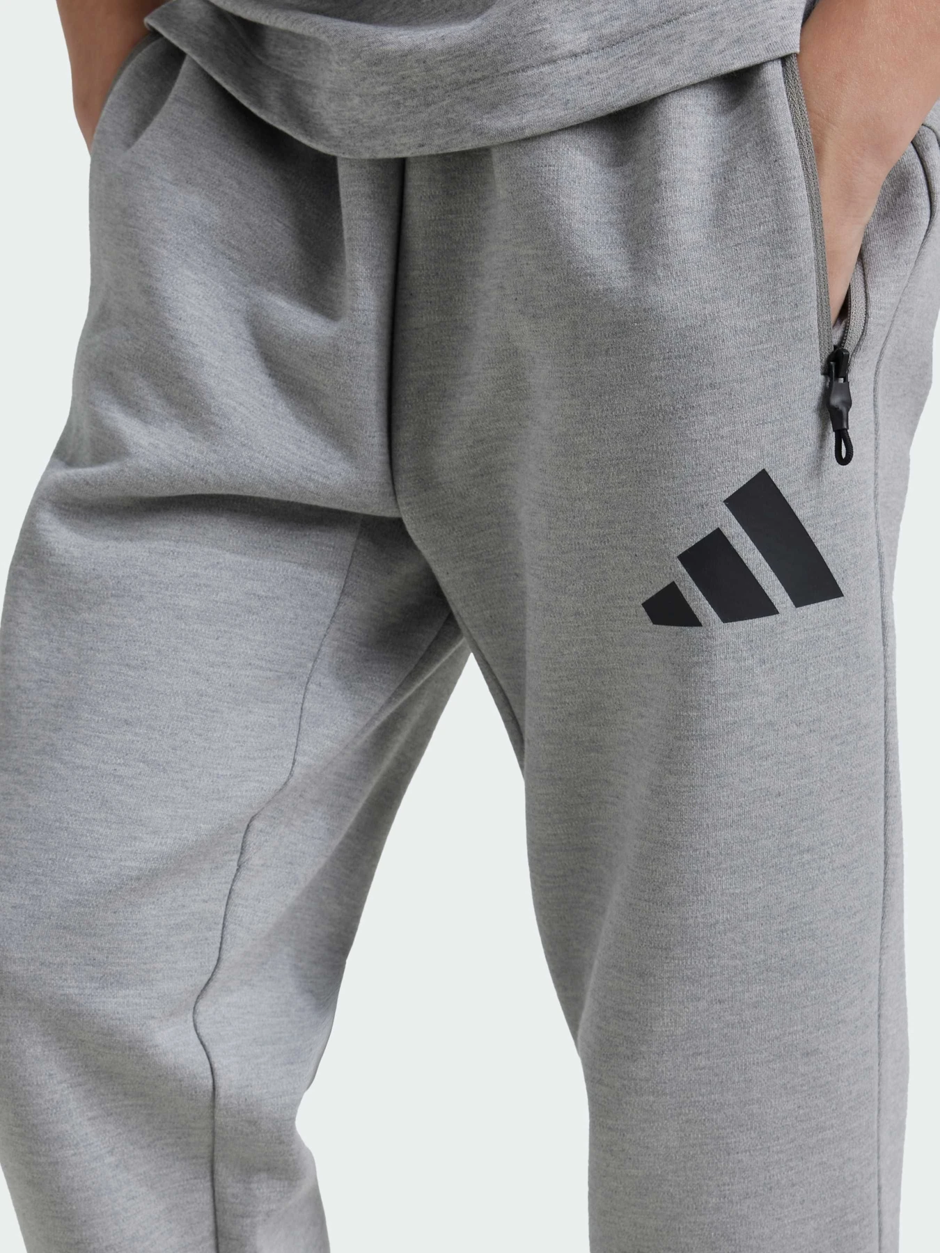 Брюки Adidas ZNE модель JI7543 Брюки Adidas ZNE модель JI7543 Фото
