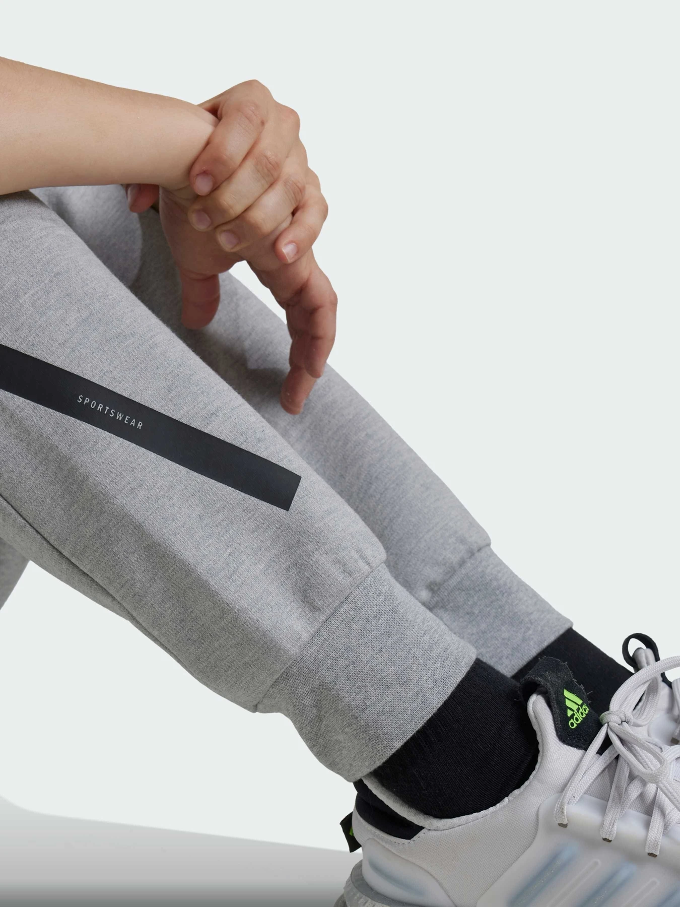 Брюки Adidas ZNE модель JI7543 Брюки Adidas ZNE модель JI7543 Фото