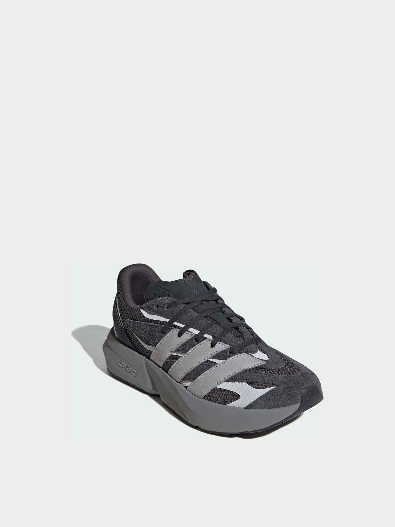 Кроссовки Adidas модель JQ9972 Кроссовки Adidas модель JQ9972 Фото