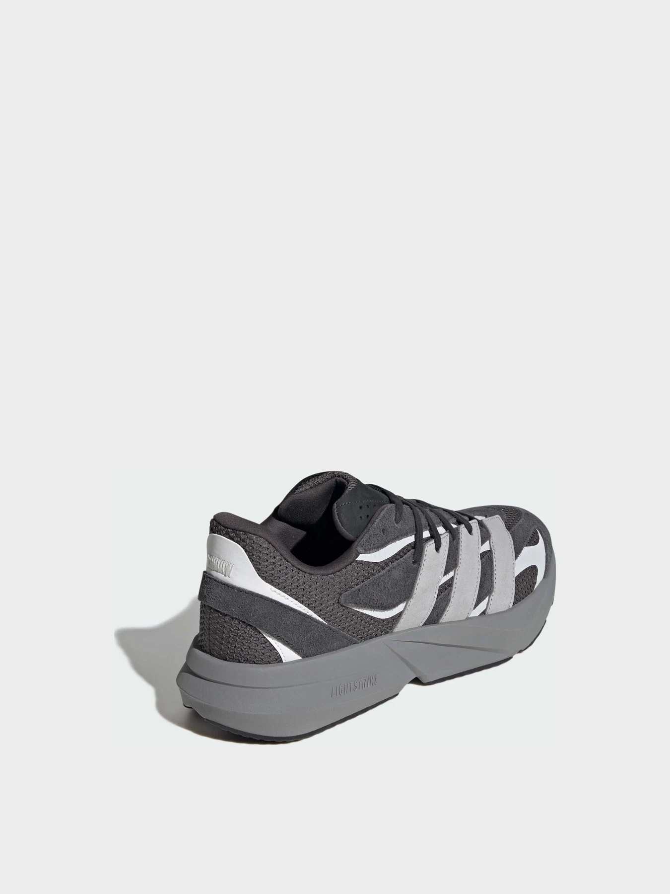 Кроссовки Adidas модель JQ9972 Кроссовки Adidas модель JQ9972 Фото