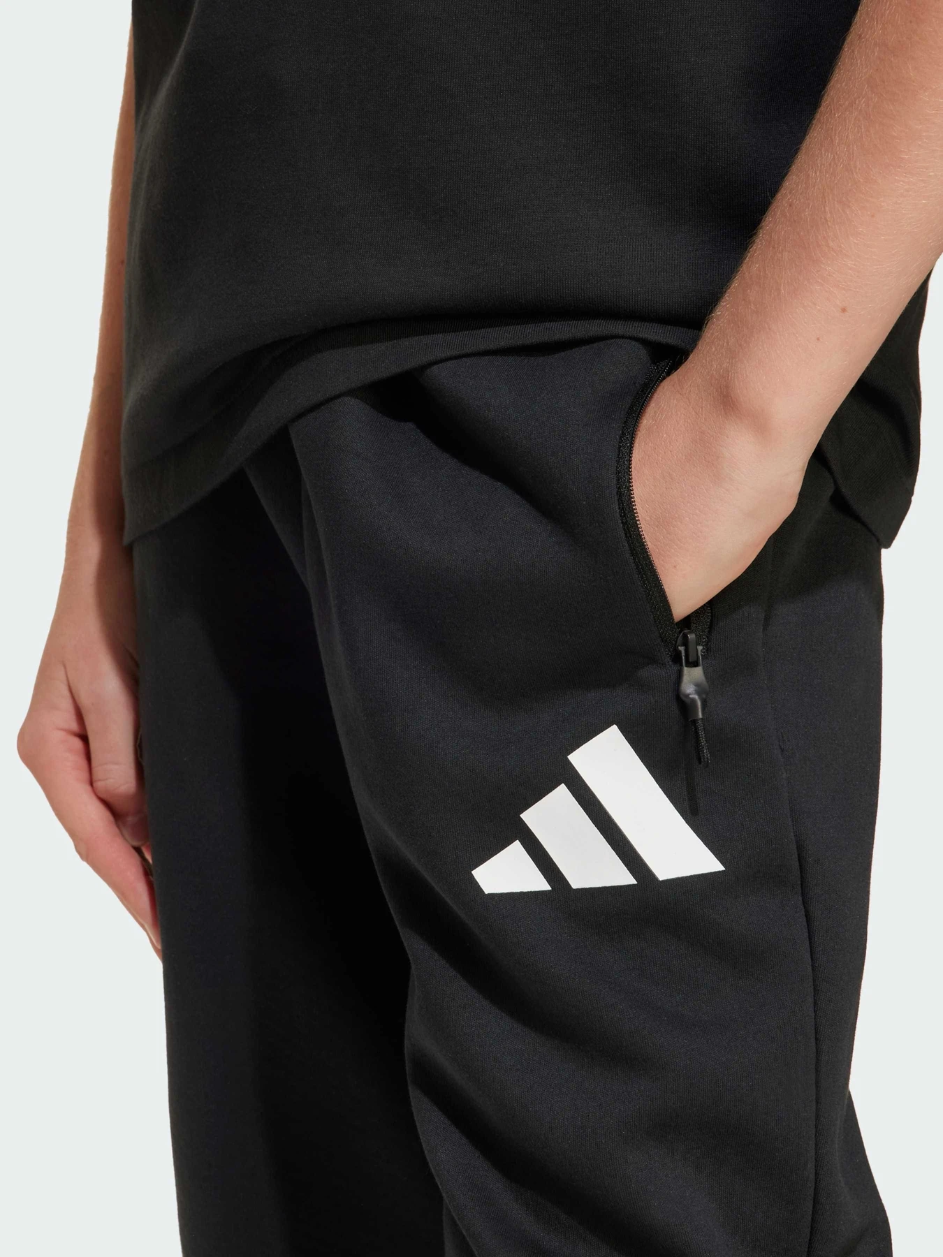 Брюки Adidas ZNE модель JD0006 Брюки Adidas ZNE модель JD0006 Фото