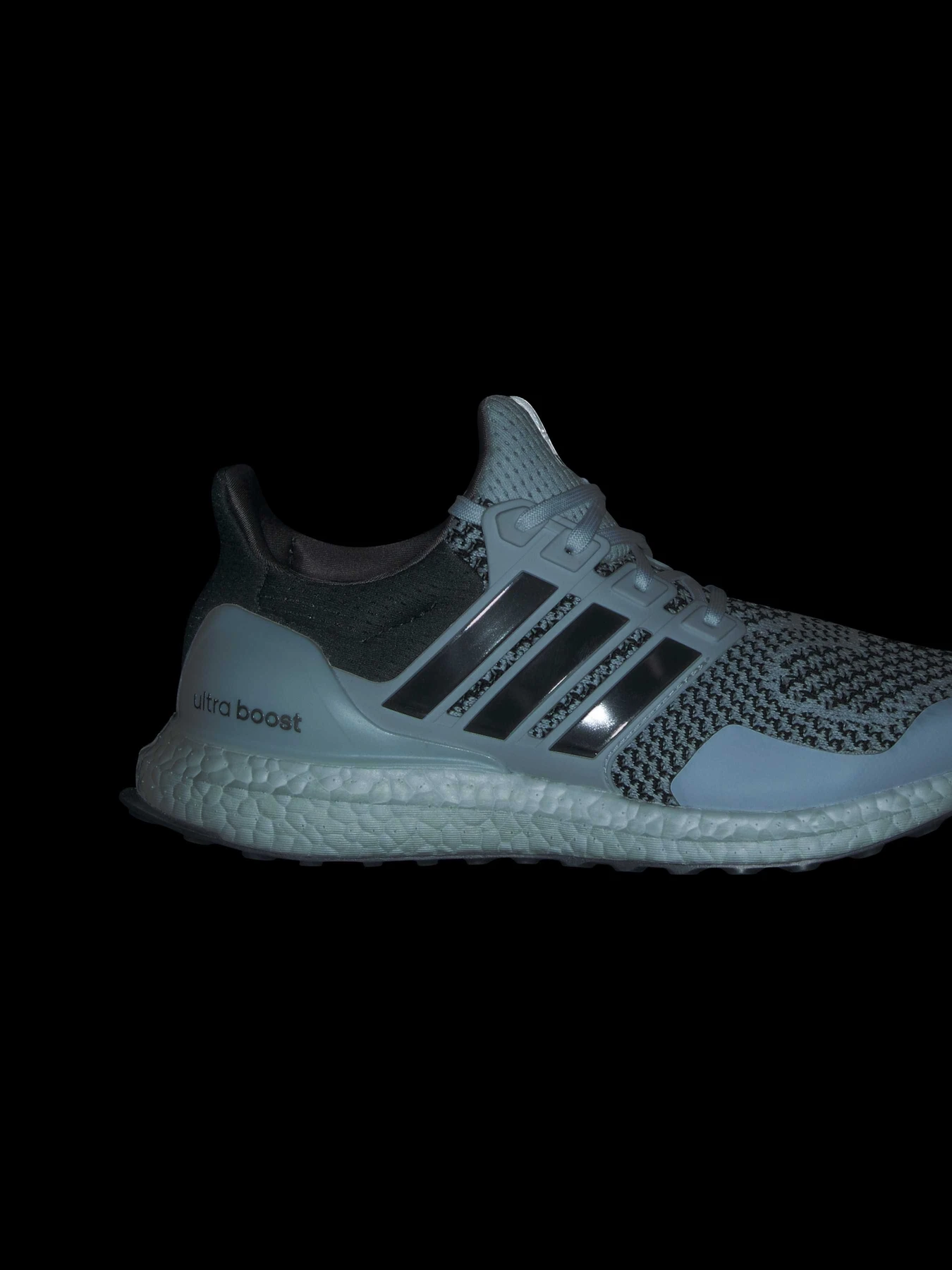 Кроссовки Adidas Ultraboost модель IH4924 Фото