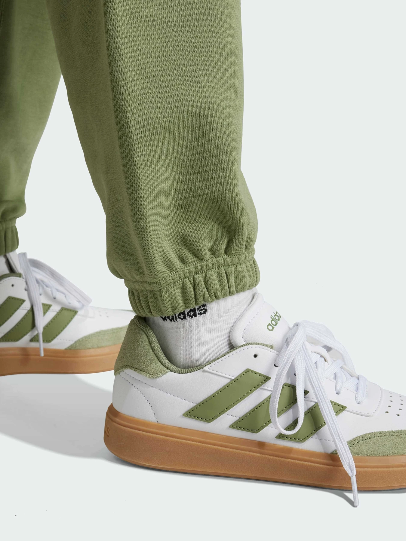Брюки Adidas модель IX9444 Брюки Adidas модель IX9444 Фото
