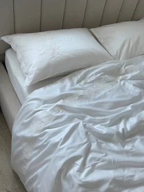 Комплект постільної білизни молочний з вишитими каштанами Cozy модель 11165877 Фото