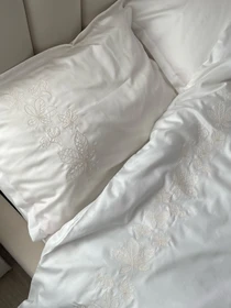 Комплект постільної білизни молочний з вишитими каштанами Cozy модель 11165877 Фото