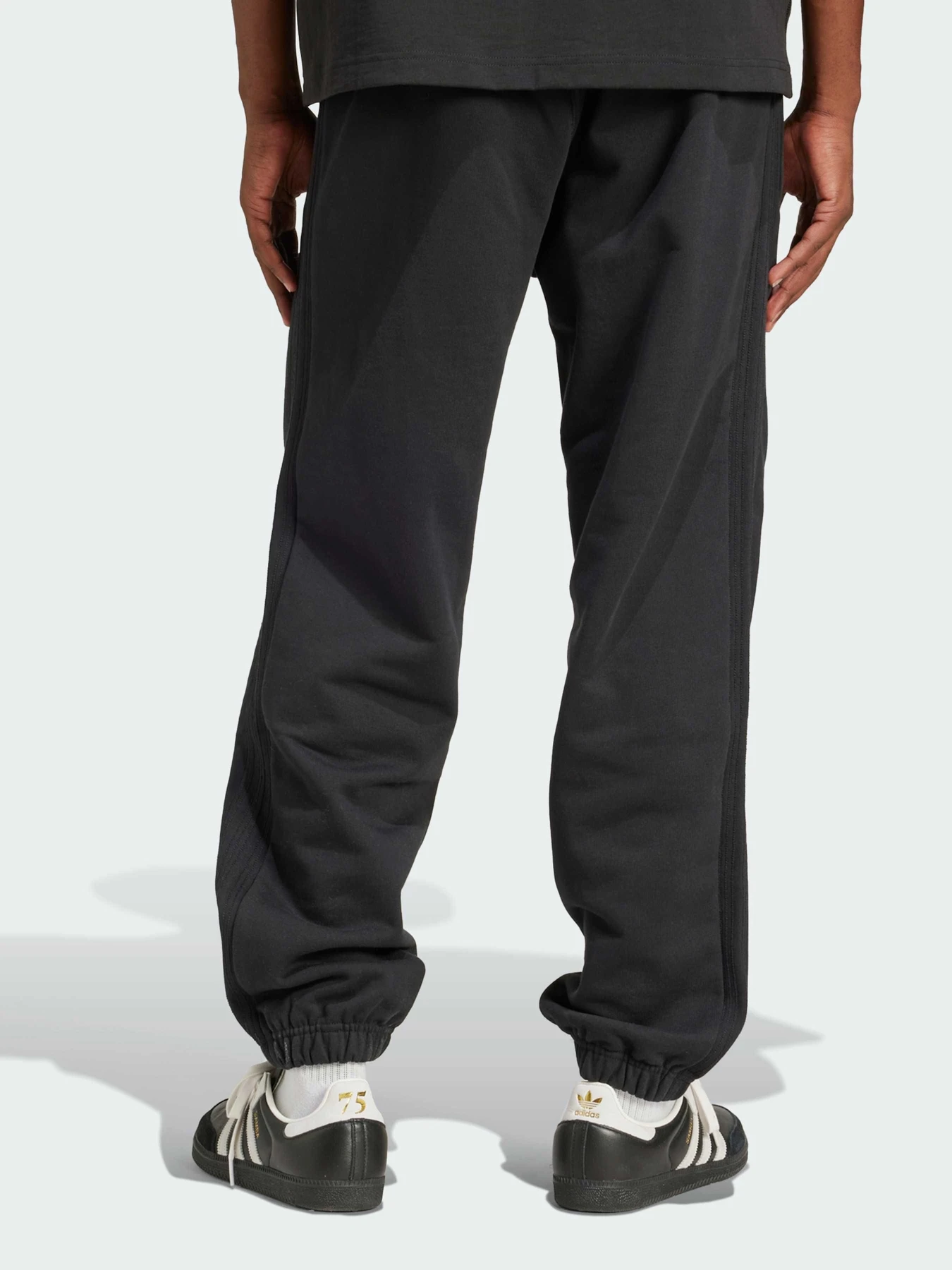 Брюки Adidas модель JC9575 Брюки Adidas модель JC9575 Фото