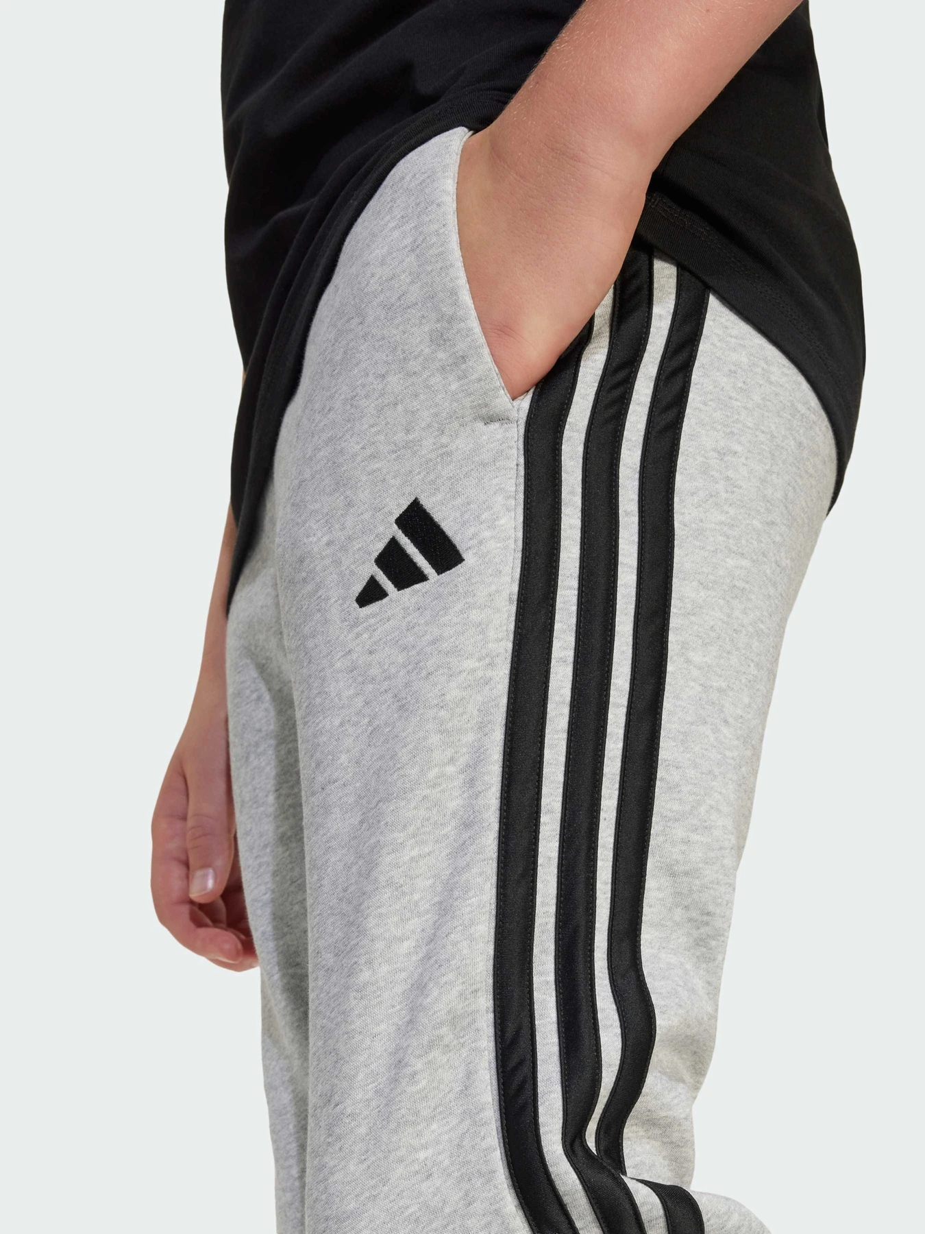 Брюки Adidas модель JE0304 Брюки Adidas модель JE0304 Фото