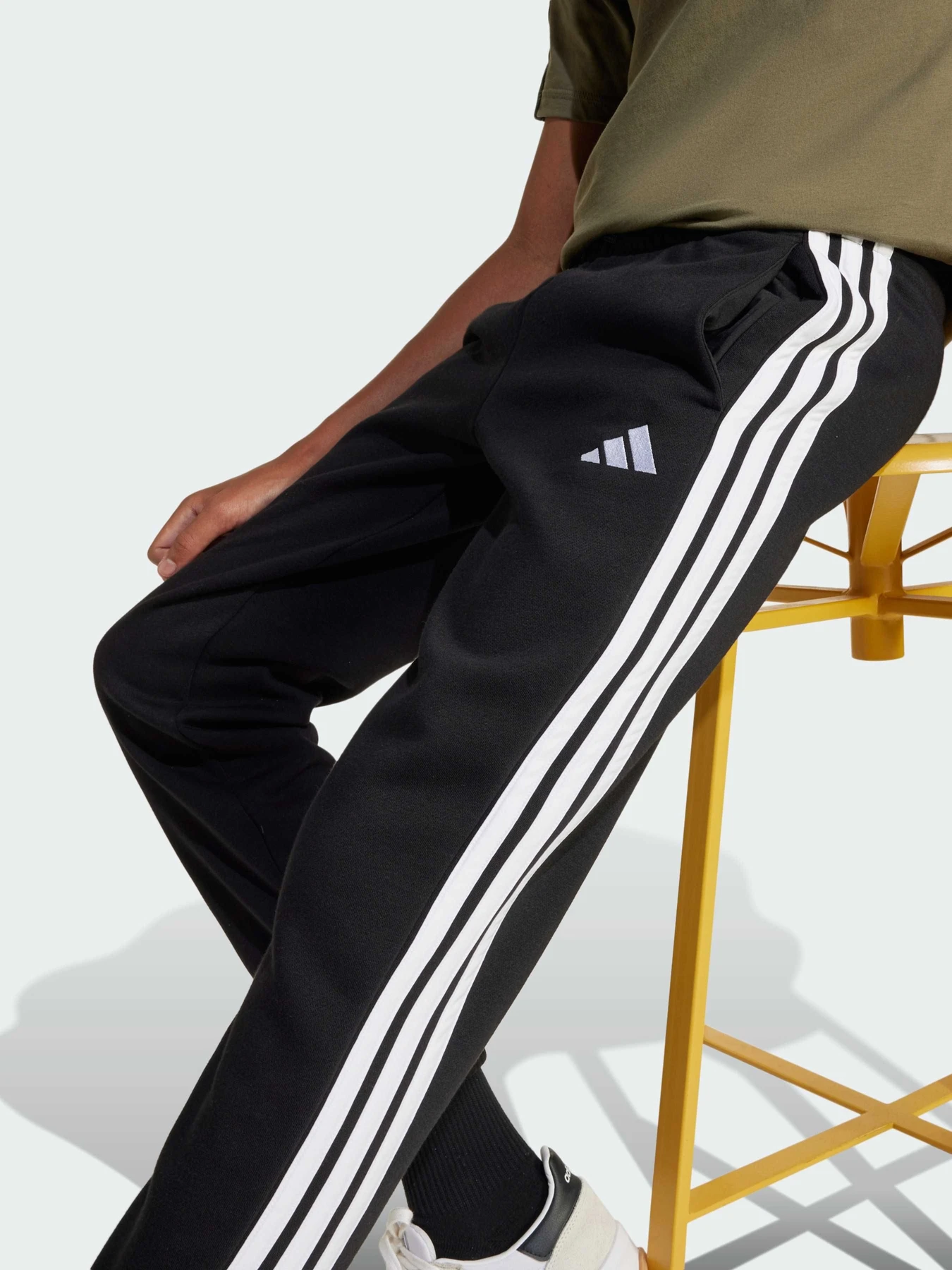Брюки Adidas модель JJ3540 Брюки Adidas модель JJ3540 Фото