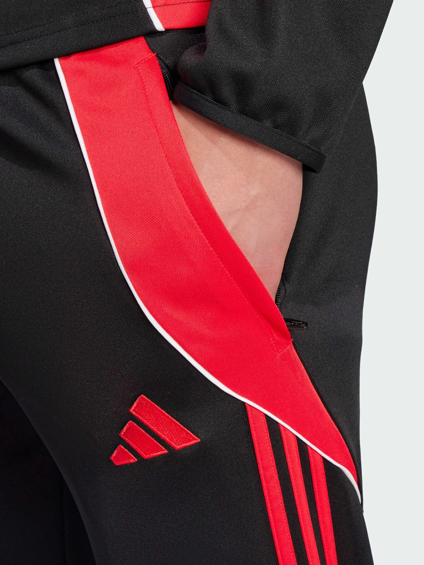 Брюки Adidas Tiro модель JP2489 Брюки Adidas Tiro модель JP2489 Фото
