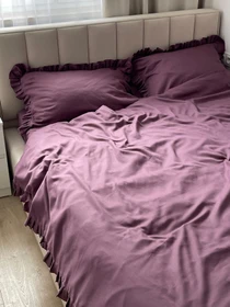 Комплект постільної білизни з рюшами слива Cozy модель 11140720 Фото