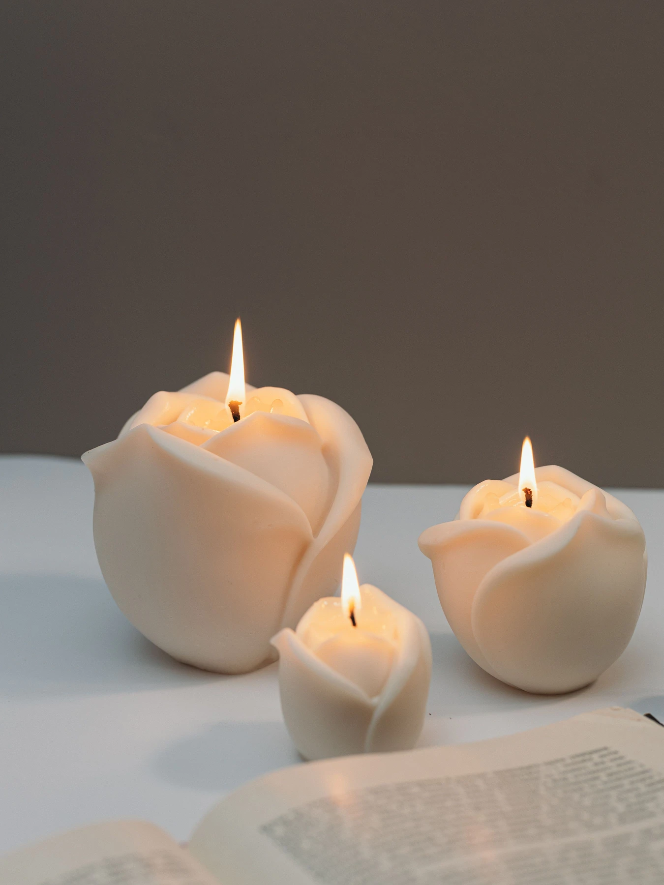 Набір свічок "Білі троянди" з натурального оливкового воску Candle Design модель 200.0010 Фото