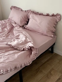 Наволочка з рюшами рожева з чорним кантом Cozy модель 11504554 Фото