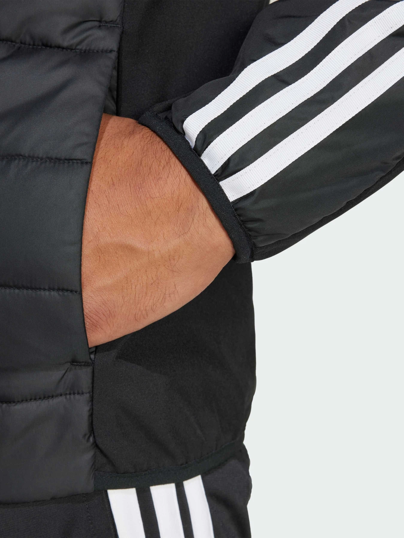 Куртки и дубленки Adidas модель JJ1201 Куртки и дубленки Adidas модель JJ1201 Фото