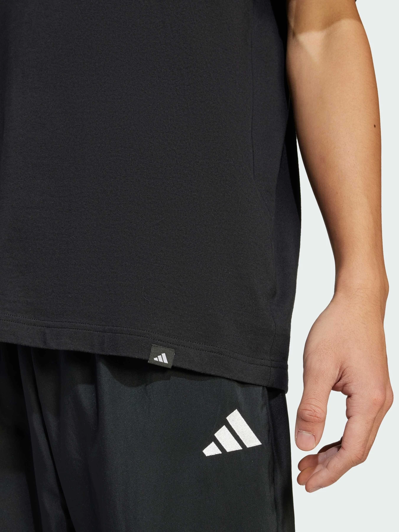 Футболки и поло Adidas модель JJ4003 Футболки и поло Adidas модель JJ4003 Фото