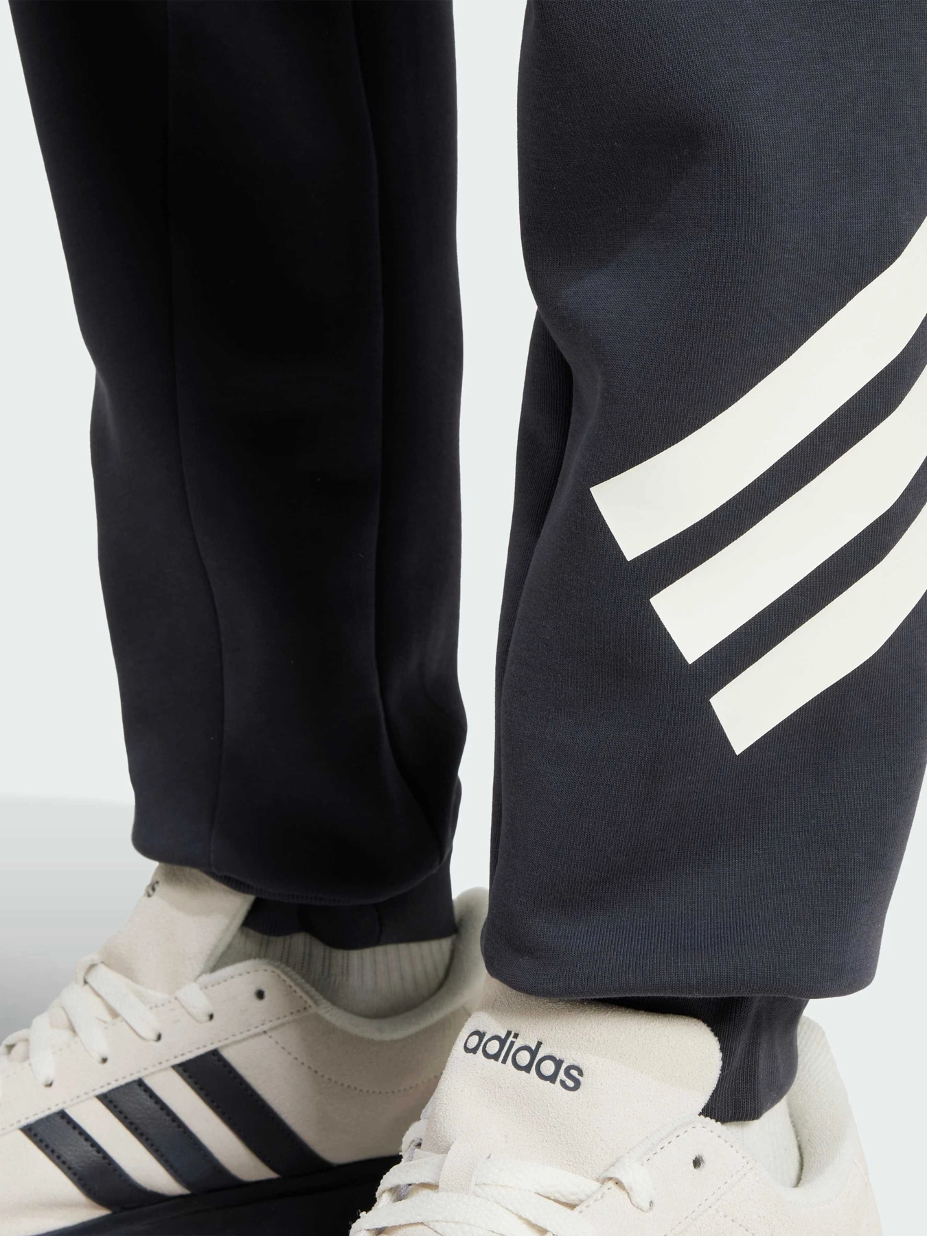 Брюки Adidas x Disney модель JI5724 Брюки Adidas x Disney модель JI5724 Фото