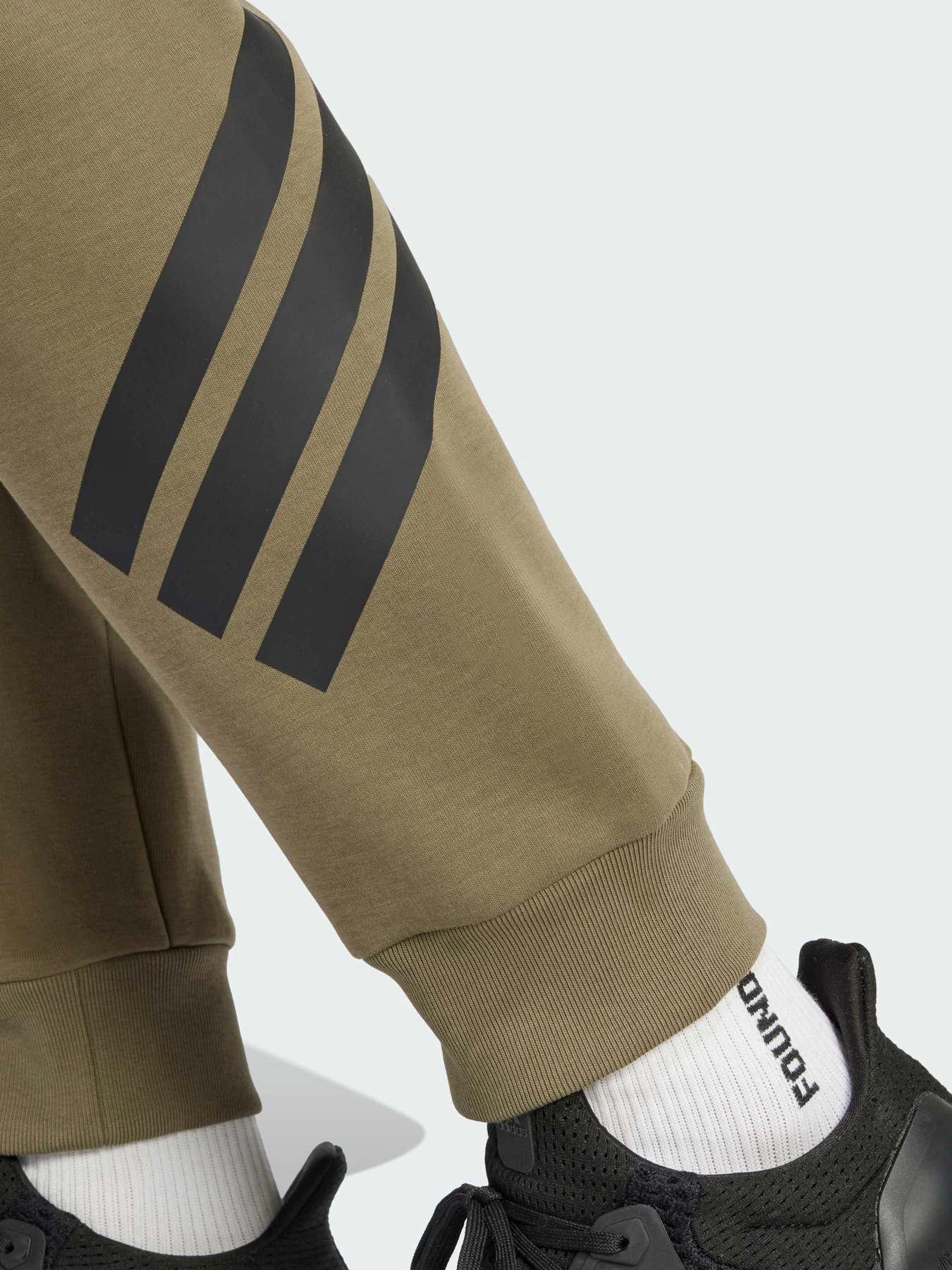 Брюки Adidas 3 Stripes модель JD4866 Брюки Adidas 3 Stripes модель JD4866 Фото