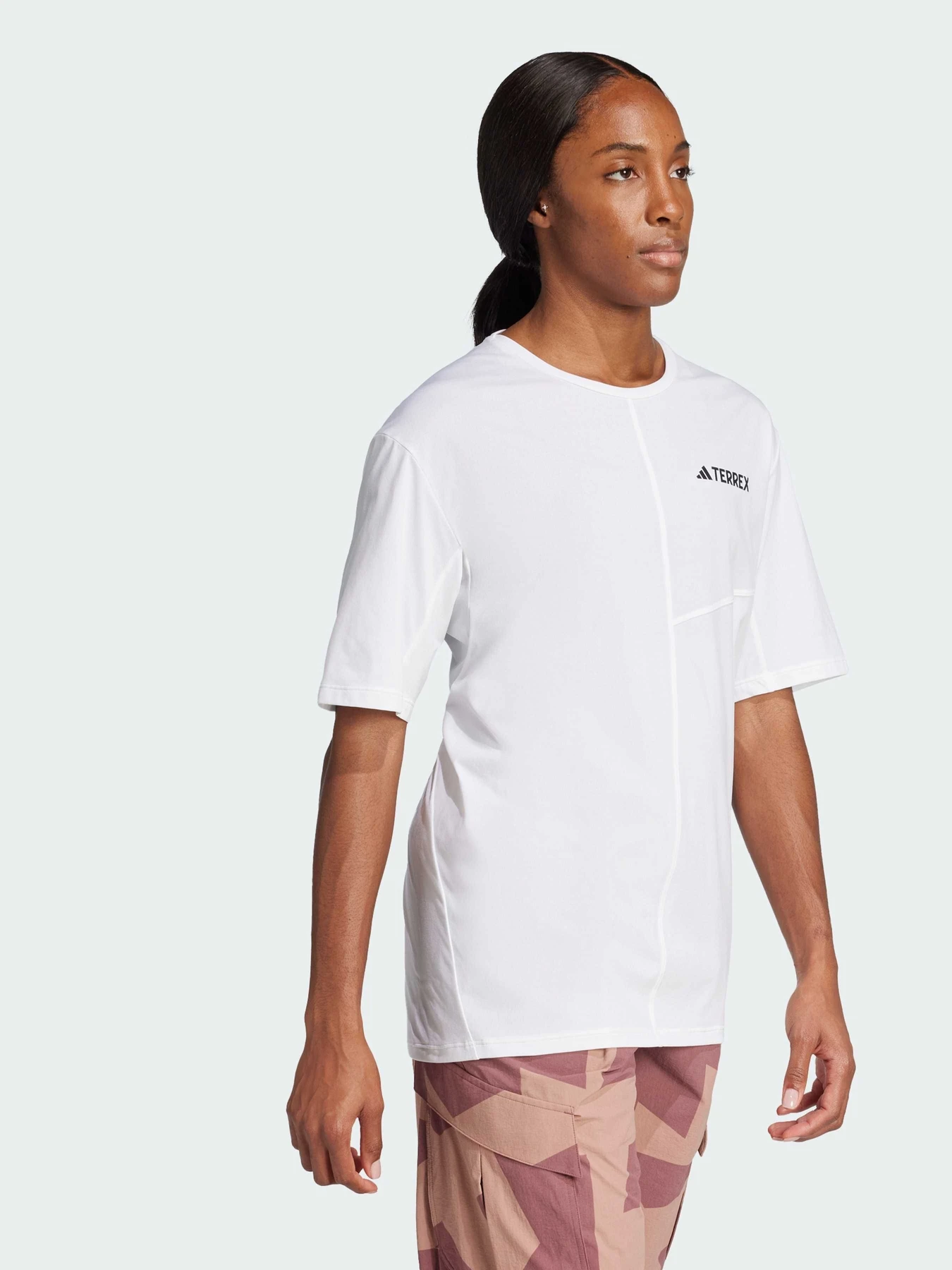 Футболки і поло Adidas модель JE0366 Футболки і поло Adidas модель JE0366 Фото