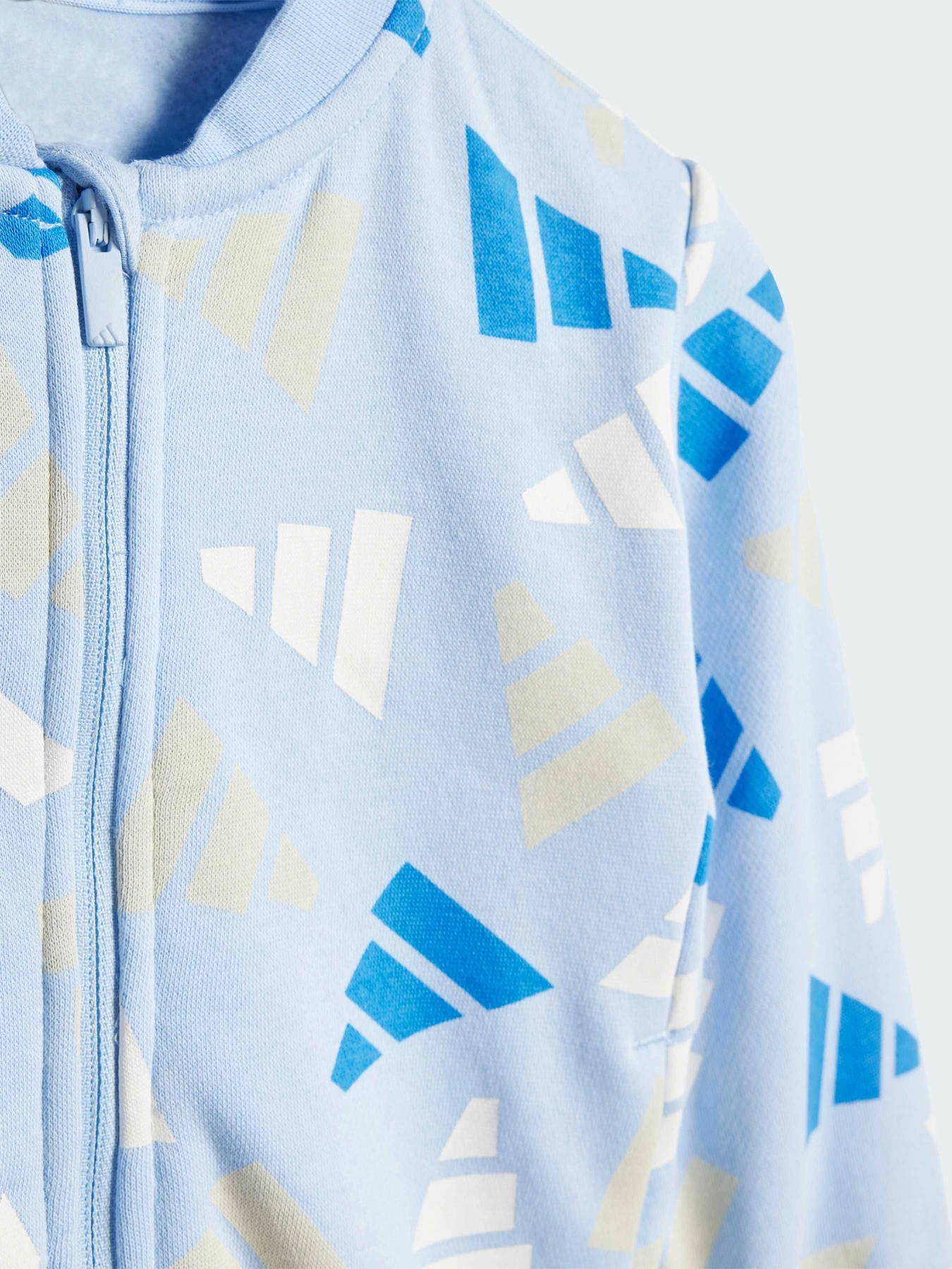 Костюмы Adidas модель JI6204 Костюмы Adidas модель JI6204 Фото