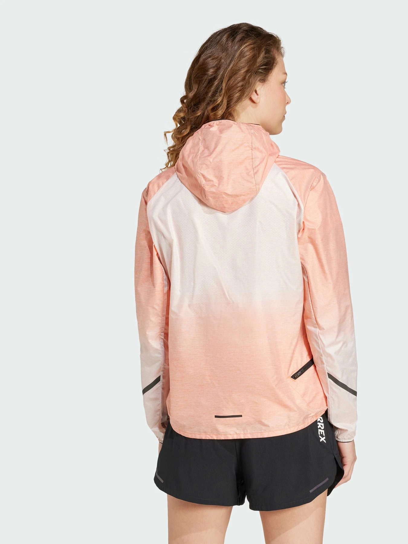 Куртки та дублянки Adidas модель IT3435 Фото