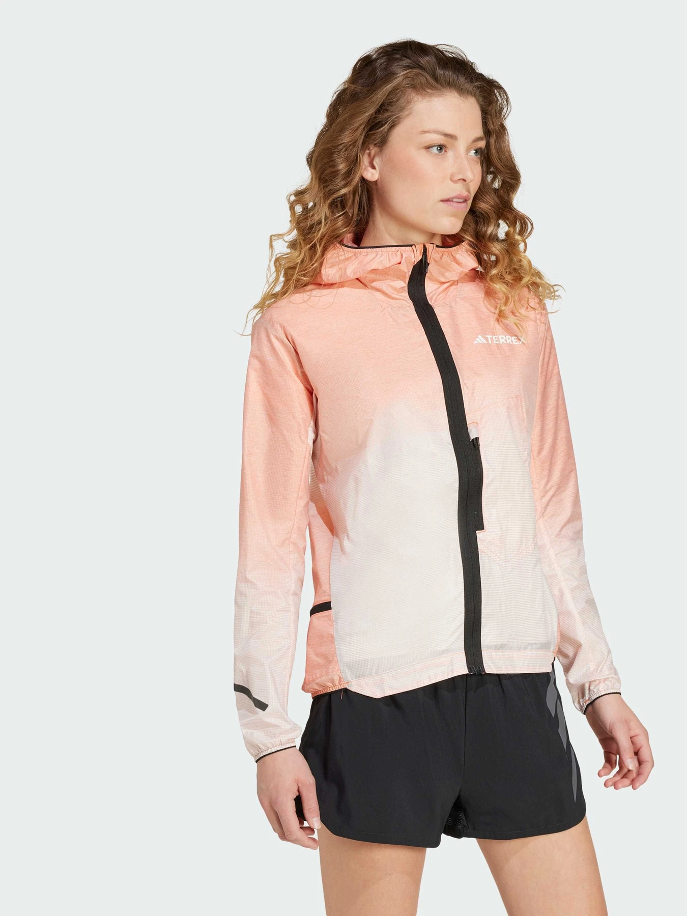 Куртки та дублянки Adidas модель IT3435 Фото