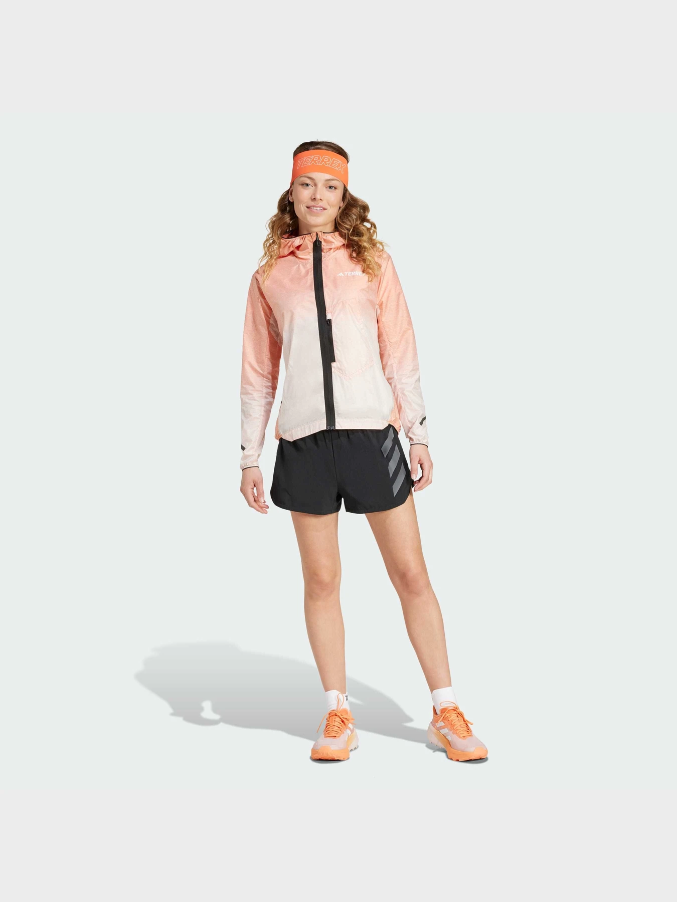 Куртки та дублянки Adidas модель IT3435 Фото